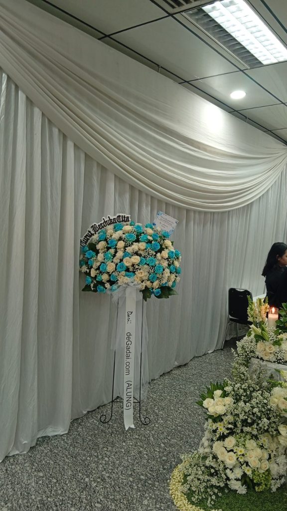 Standing flower duka cita dari florist terdekat di Rumah Duka Tabitha